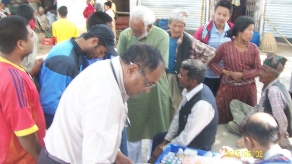 Pujya Swamiji Meets Patients in Nepal (8)